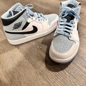 jordan 1 mid ice blue size 10.5 only worn once, great condition